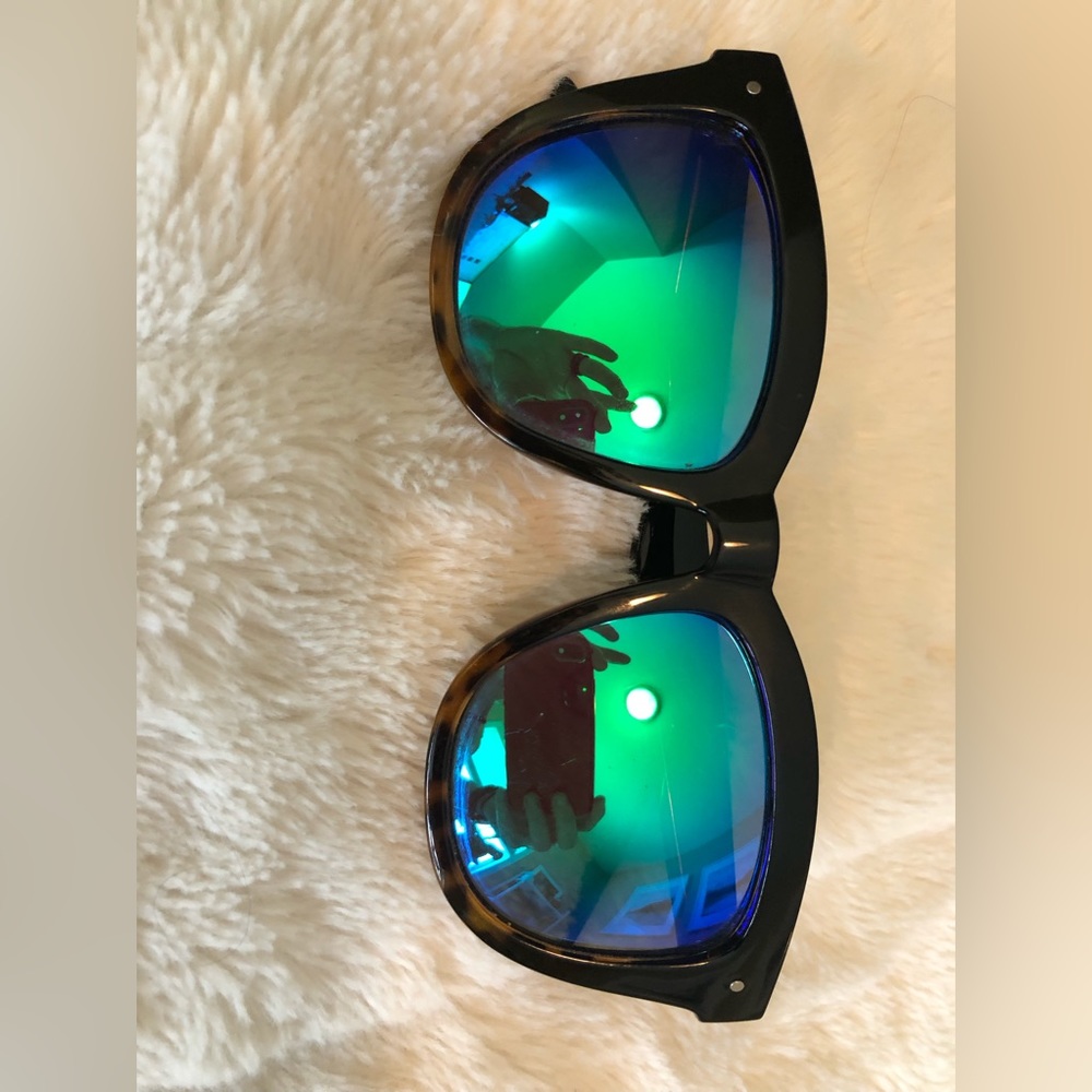 Quay Women’s Sunglasses